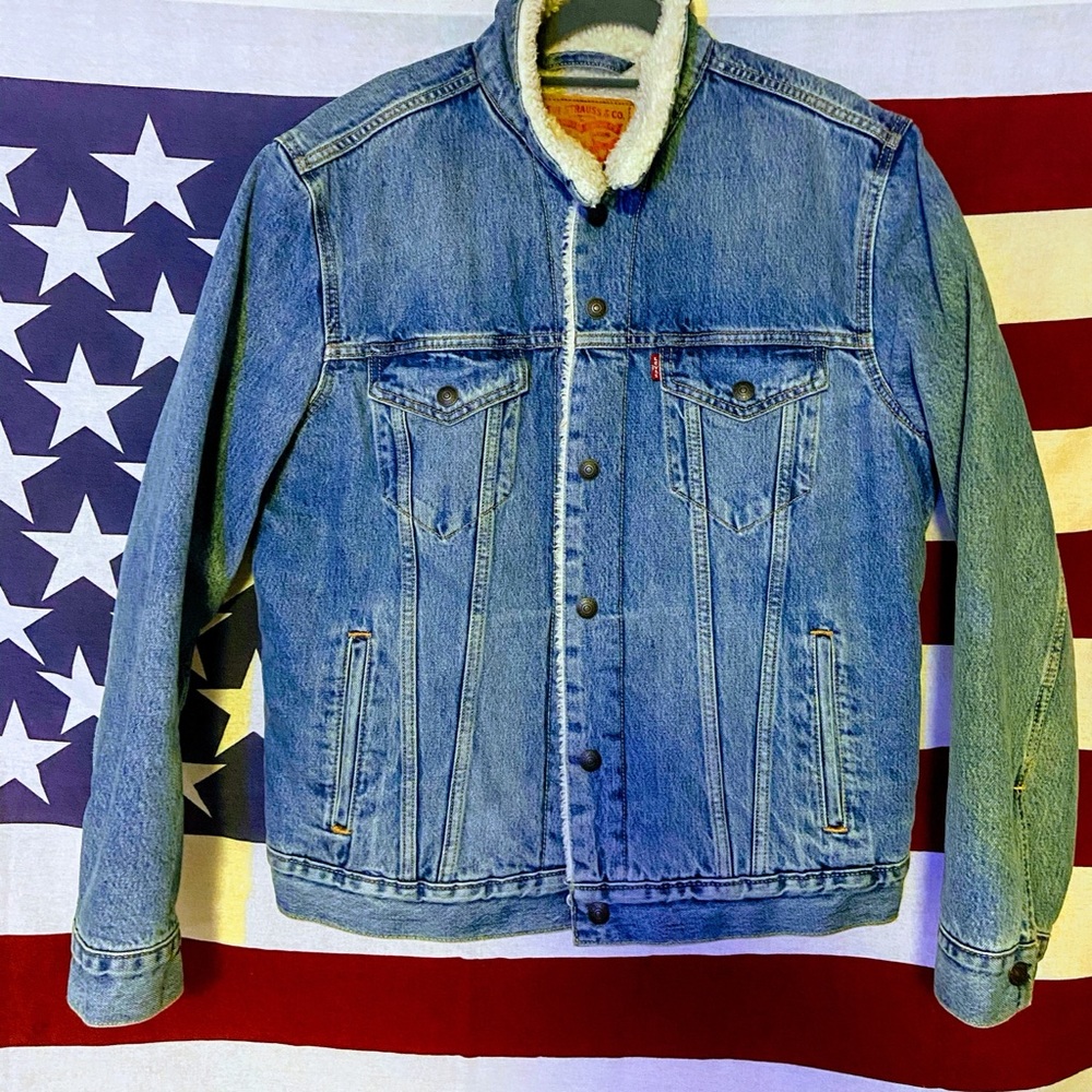 LEVI’S men jacket.